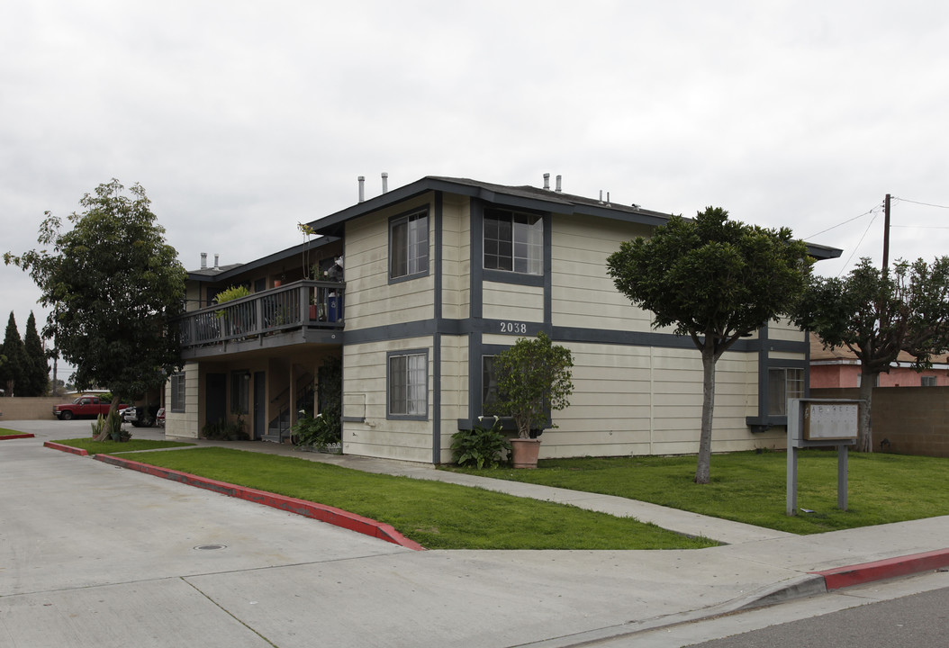 2038 Maple Ave in Costa Mesa, CA - Building Photo