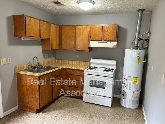 105 Ridge St in Locust Grove, GA - Building Photo - Building Photo
