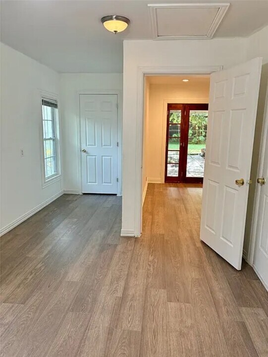 2425 Markland St in Irving, TX - Building Photo