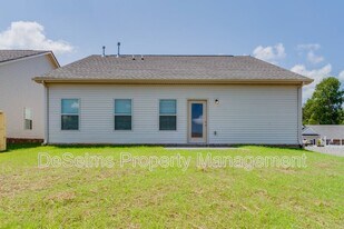 139 Crabourne Dr in White House, TN - Building Photo