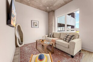 617 N 12th St in Tampa, FL - Building Photo