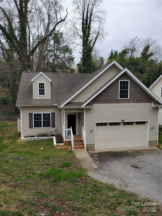 80 Sand Hill Rd in Asheville, NC - Building Photo