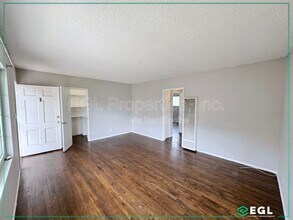 11535 Sylvan St in Los Angeles, CA - Building Photo - Building Photo