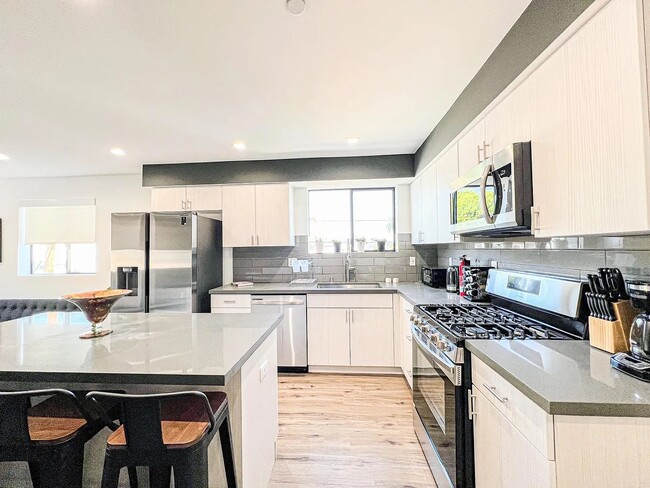 property at 4570 Oakwood Ave