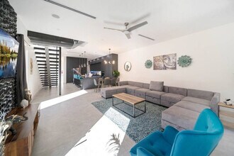 1621 NE 4th Pl in Fort Lauderdale, FL - Building Photo - Building Photo