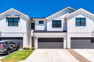 496 Fieldwood Dr in Mustang Ridge, TX - Building Photo