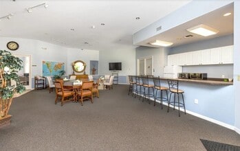 10764 70th Ave in Seminole, FL - Foto de edificio - Building Photo