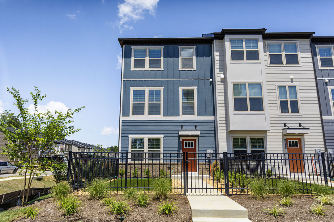 Sunstone Grove in Waldorf, MD - Foto de edificio