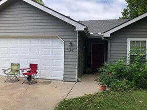 847 Locust St in Lawrence, KS - Building Photo - Building Photo