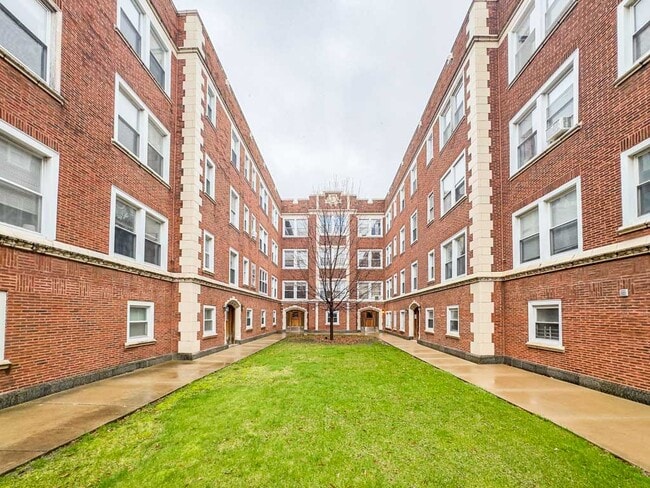 property at 4404 N Winchester Ave