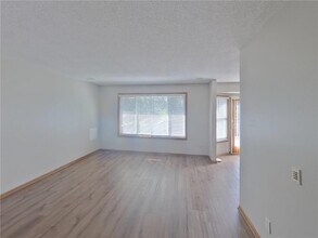1407 Primrose Ln in Shakopee, MN - Building Photo - Building Photo