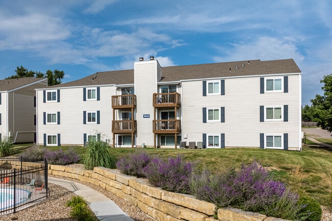 The Residences of Auburn Hills in Topeka, KS - Building Photo - Building Photo