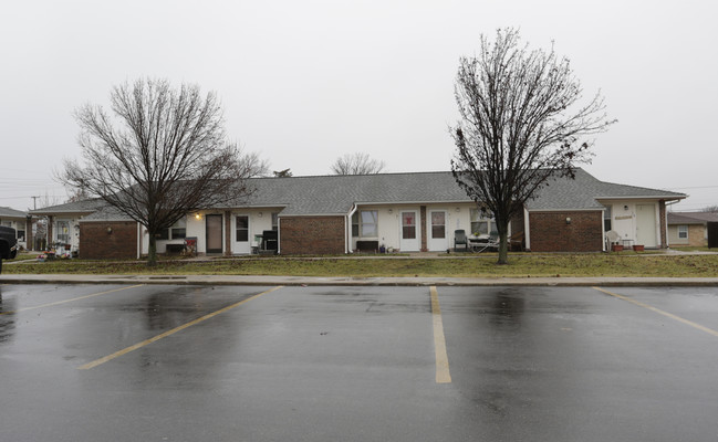 Gardner Estates in Gardner, KS - Foto de edificio - Building Photo