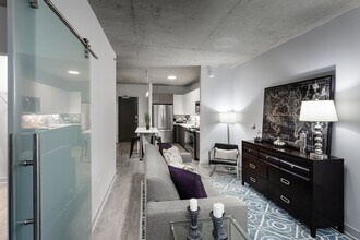 Residences at Addison Clark in Chicago, IL - Foto de edificio - Building Photo