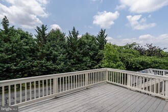 122 Elmcroft Blvd in Rockville, MD - Building Photo - Building Photo