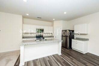 1052 Large Poppy Dr in La Vergne, TN - Building Photo - Building Photo