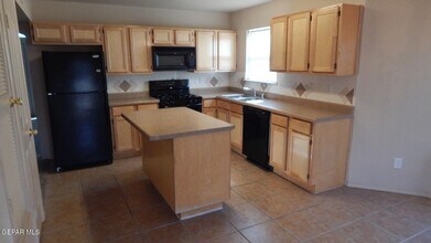 9941 Marine Cir in El Paso, TX - Building Photo - Building Photo
