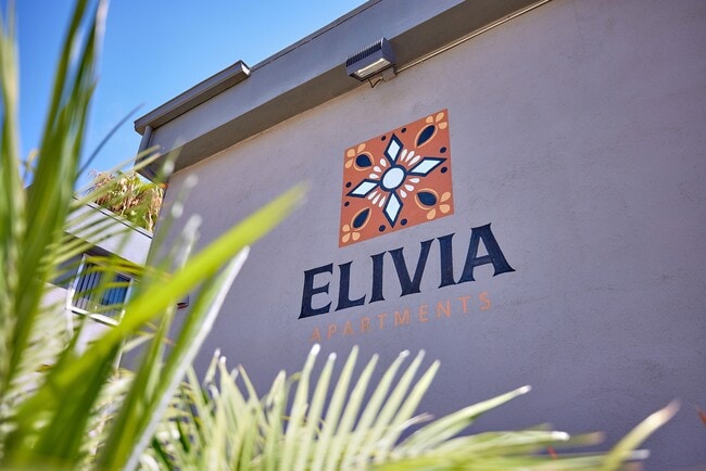 Elivia Apartments in San Diego, CA - Foto de edificio - Building Photo