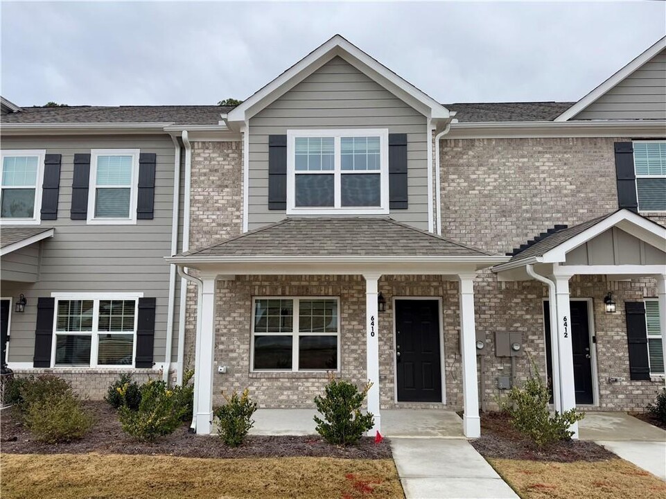 6410 Olmadison Pl in Atlanta, GA - Building Photo