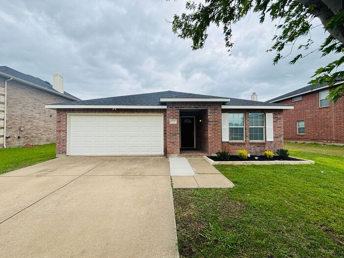 8119 Lost Canyon Trail in Arlington, TX - Building Photo