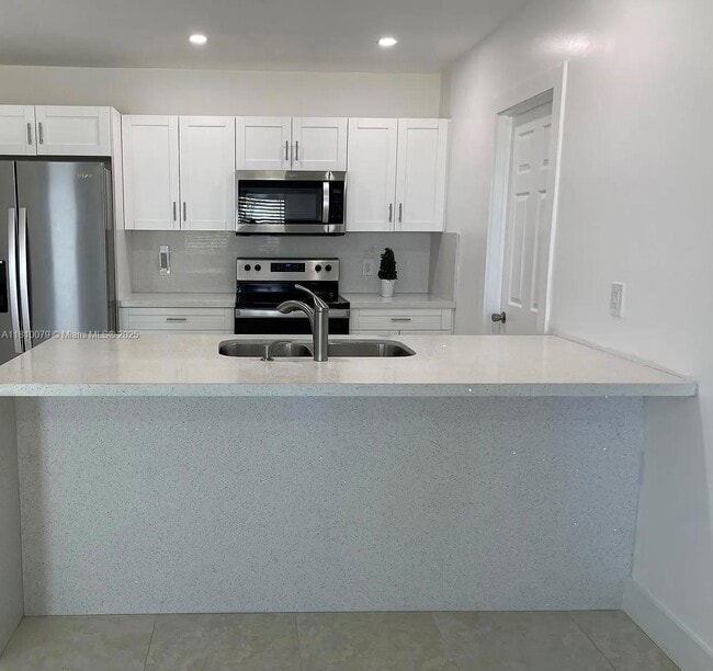 14720 SW 103rd Ave in Miami, FL - Building Photo - Building Photo