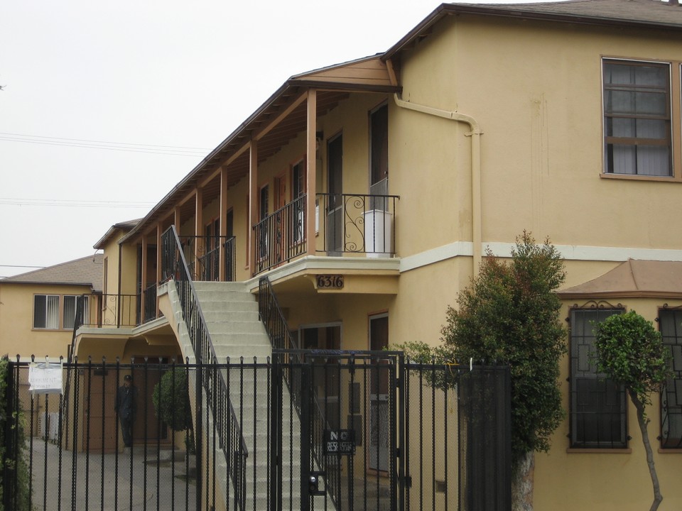 6316 Middleton St in Huntington Park, CA - Foto de edificio