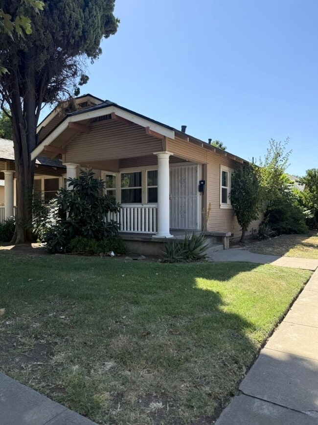 860-862 W 22nd St in Merced, CA - Building Photo - Building Photo