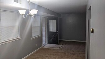 910 Rhue Haus Ln in Hummelstown, PA - Building Photo