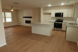 300 Tuscany Cir in Princeton, NC - Foto de edificio - Building Photo