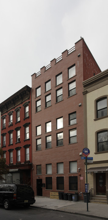 201 Johnson Ave in Brooklyn, NY - Foto de edificio