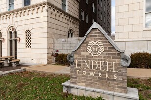 Coronado Place and Towers in St. Louis, MO - Building Photo