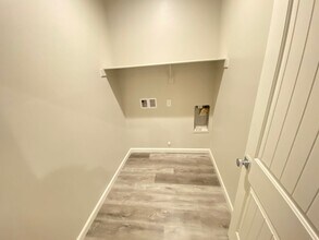 Modern 4-Bedroom Home in Northeast Bakersf in Bakersfield, CA - Building Photo - Building Photo