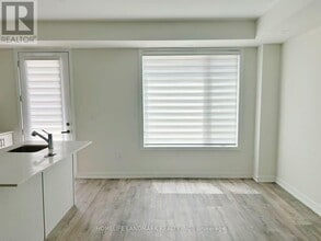 3550 Colonial Dr in Mississauga, ON - Building Photo - Building Photo