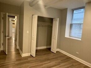 1369 W Greenleaf Ave in Chicago, IL - Building Photo - Building Photo