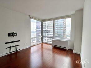 620 W 42nd St in New York, NY - Building Photo - Building Photo