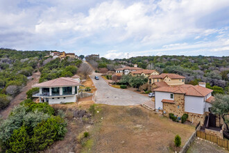 5807 City Park Rd in Austin, TX - Foto de edificio - Building Photo