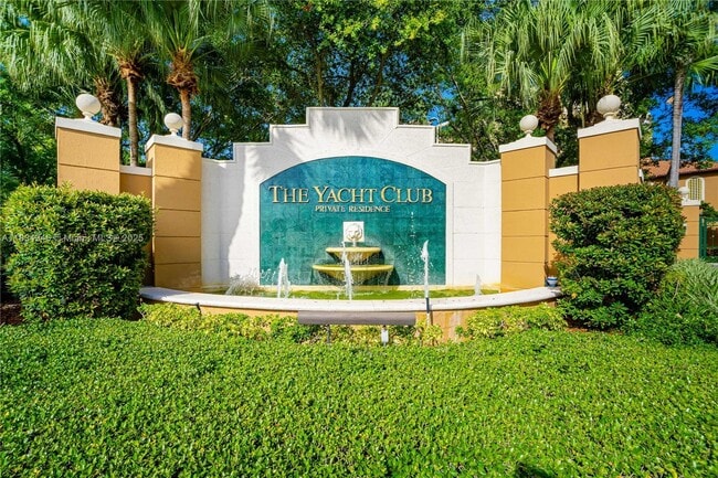 19655 E Country Club Dr in Miami, FL - Building Photo - Building Photo