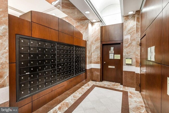 4801 Fairmont Ave in Bethesda, MD - Building Photo - Building Photo