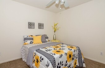 5 Grn Mdws Rd in Columbia, MO - Building Photo - Building Photo