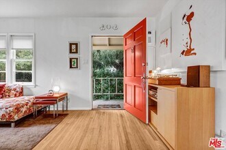 5723 Cantaloupe Ave in Los Angeles, CA - Building Photo - Building Photo