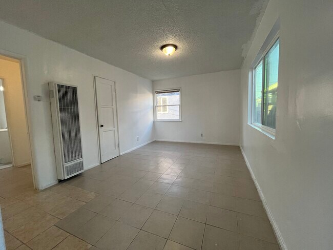 4223 W Broadway, Unit #B in Hawthorne, CA - Building Photo - Building Photo