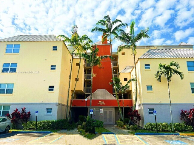 8353 Lake Dr, Unit 303 in Doral, FL - Building Photo - Building Photo