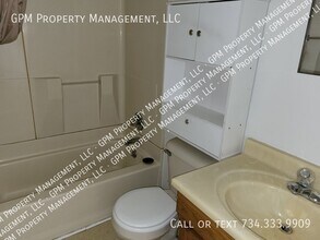 51039 Willis Rd in Belleville, MI - Building Photo - Building Photo