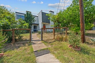 3211 Northeast Dr in Austin, TX - Building Photo - Building Photo