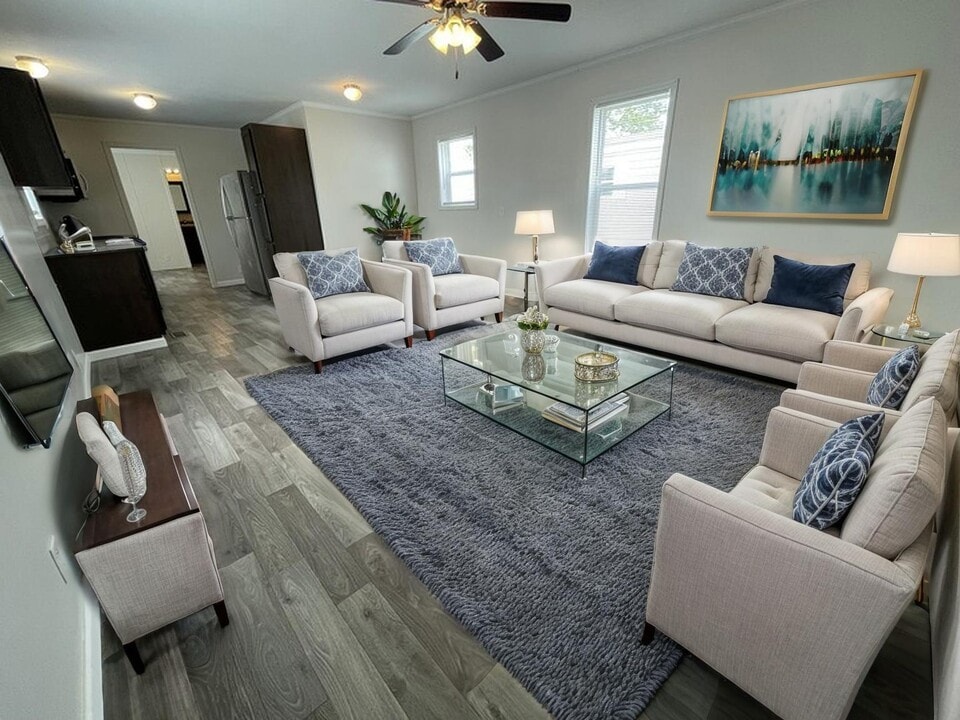 38013 Chilver Ave in Clinton Township, MI - Building Photo