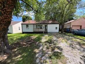 1910 E Elm St in Springfield, MO - Foto de edificio - Building Photo