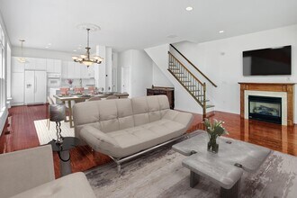 470 Buffalo Ct in West New York, NJ - Building Photo - Building Photo