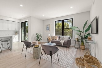 260 Elm St in Everett, MA - Building Photo - Building Photo