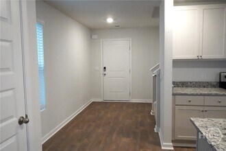 425 Coconut Dr in Bloomingdale, GA - Building Photo - Building Photo