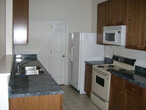 196 Brookview Dr in Riverdale, GA - Building Photo - Building Photo